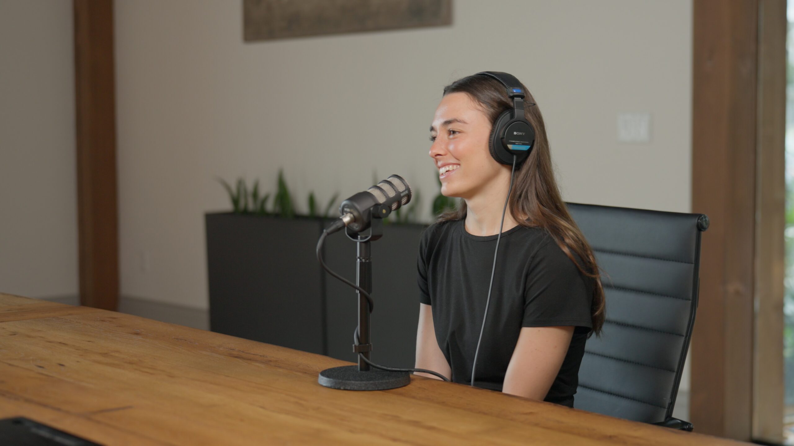 Lancaster PA wedding live painter Hannah Brauckmann smiling during a podcast interview
